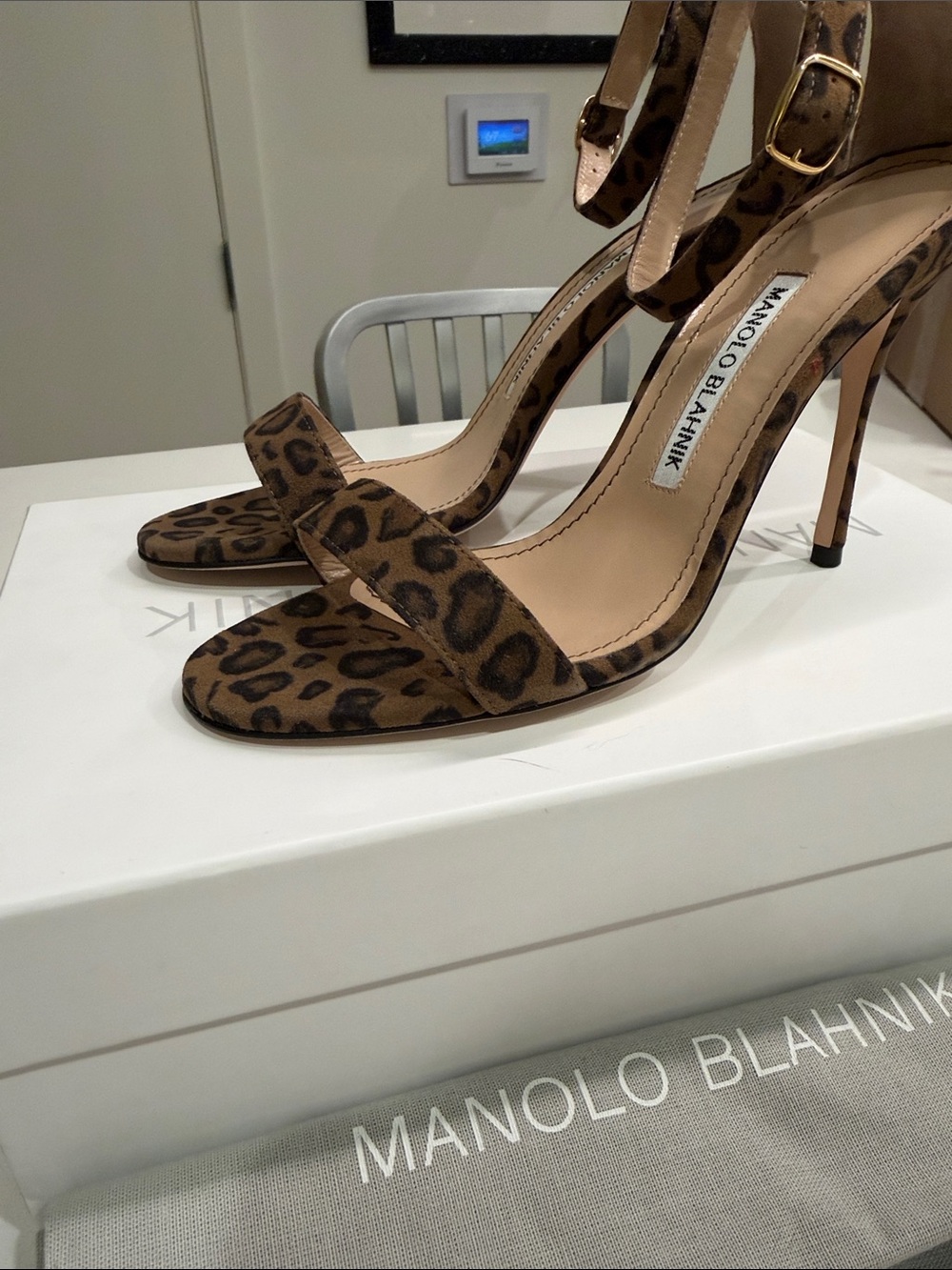 Manolo Blahnik NWT Chaos 105 Leopard Suede Ankle Strap Heels Size 37 - Picture 5 of 8